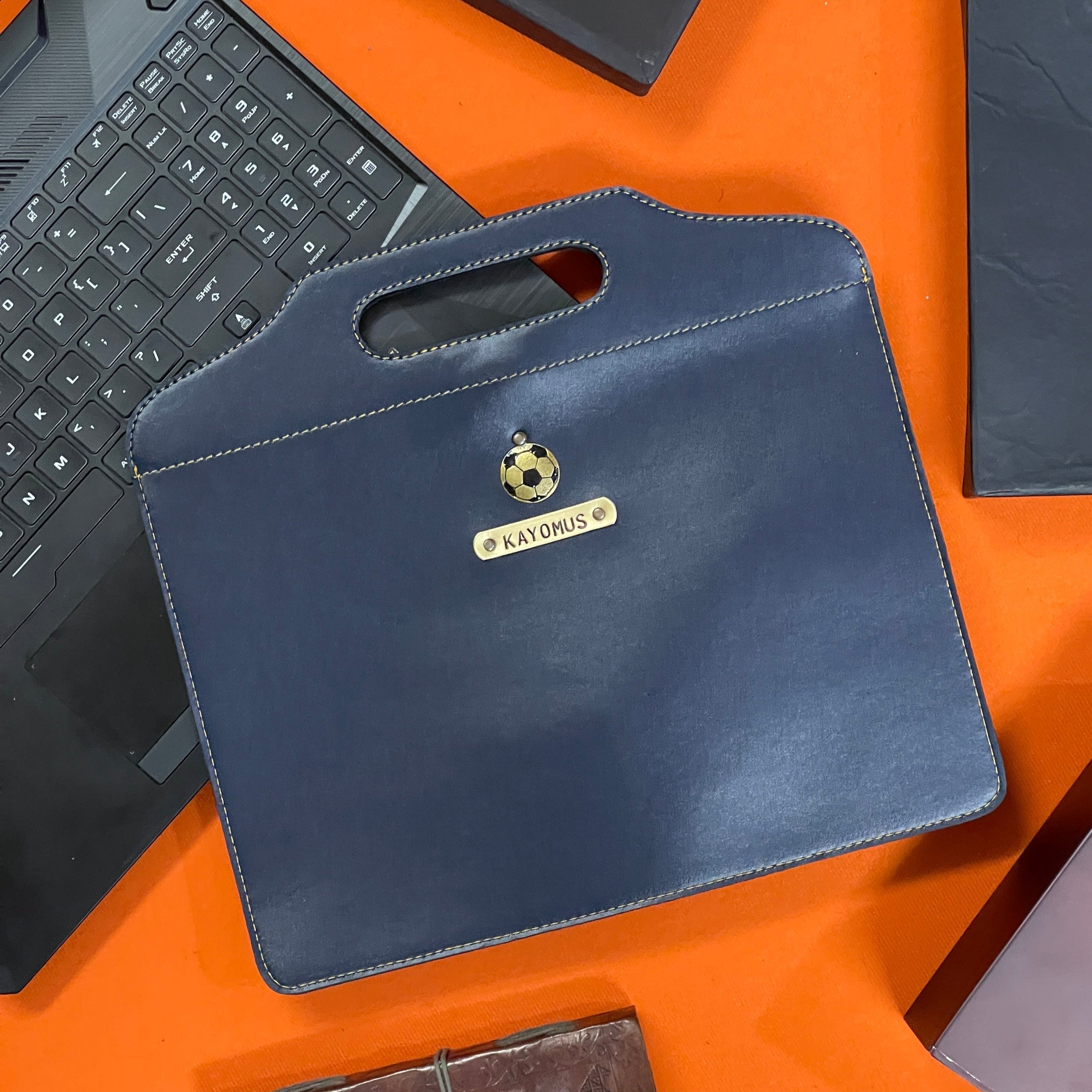 Personalised Laptop Holder - The Gifting Era