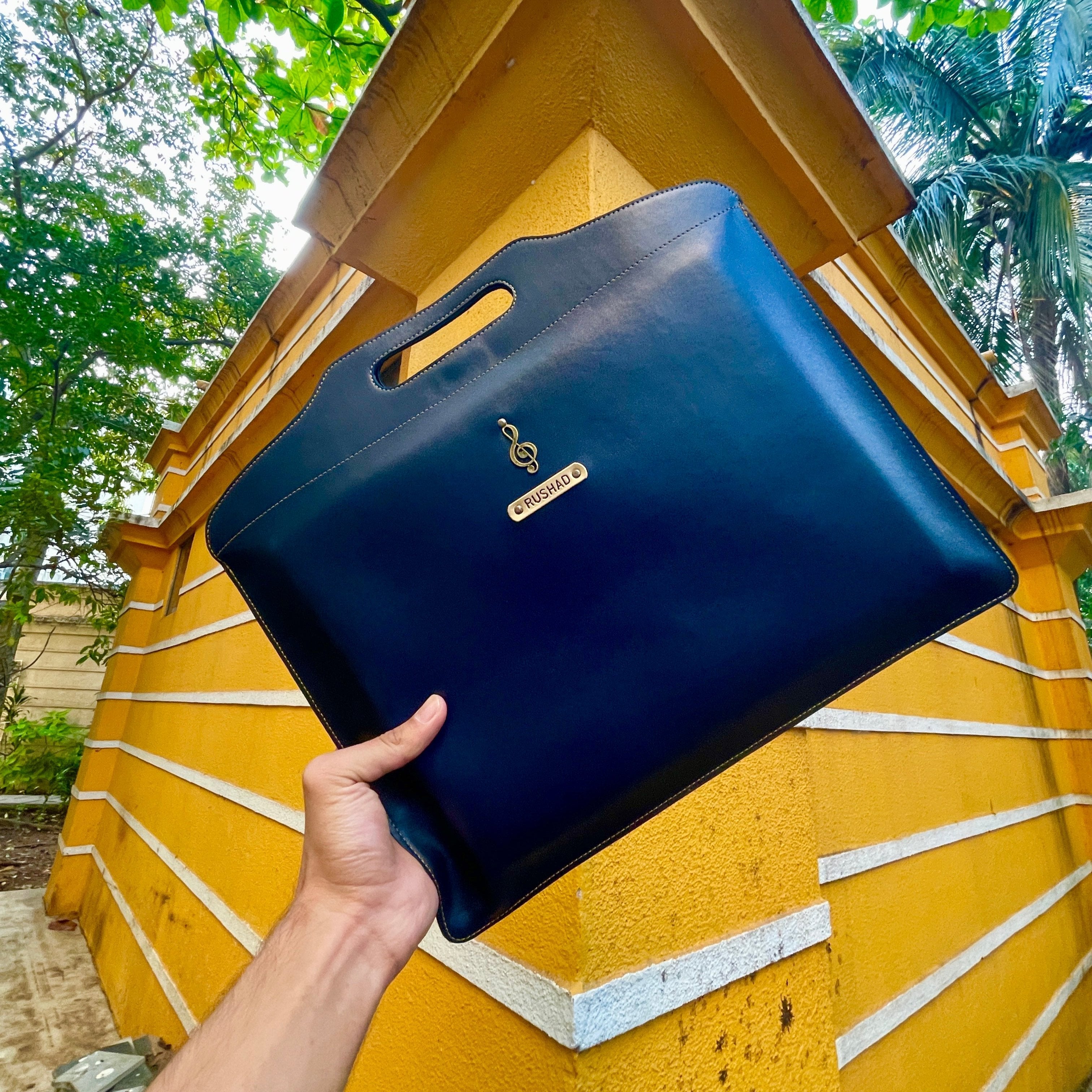 Personalised Laptop Holder - The Gifting Era