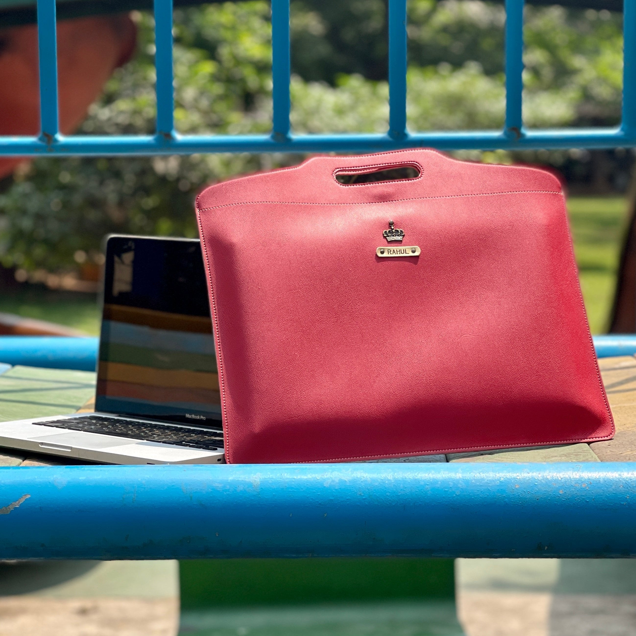 Personalised Laptop Holder - The Gifting Era