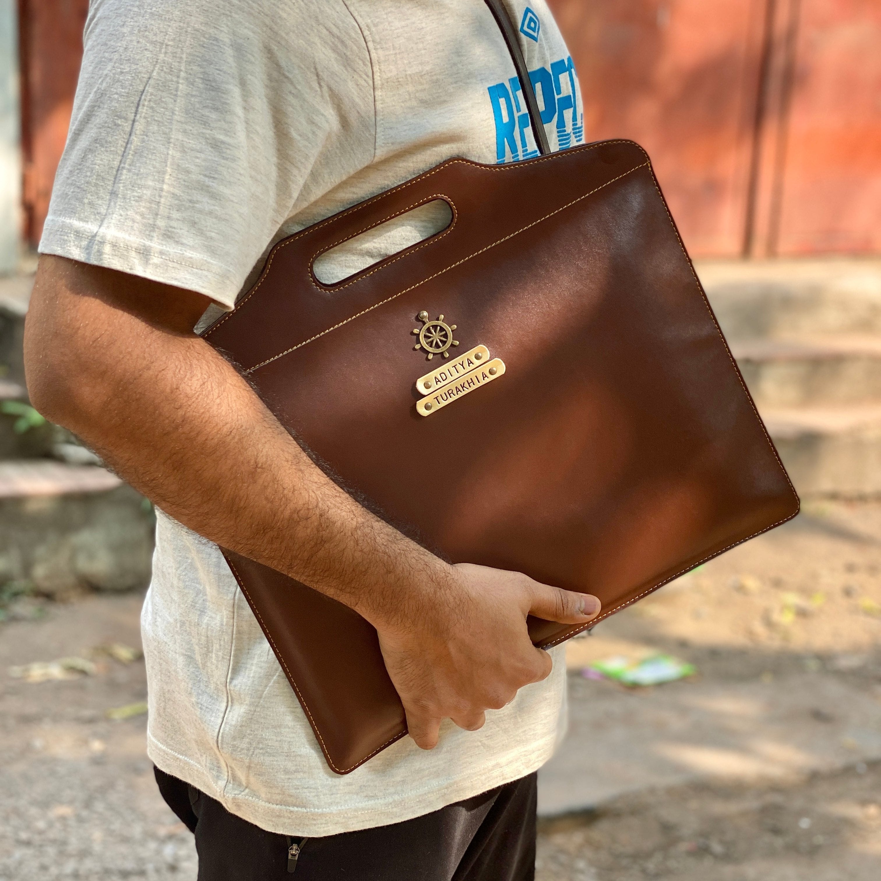 Personalised Laptop Holder - The Gifting Era