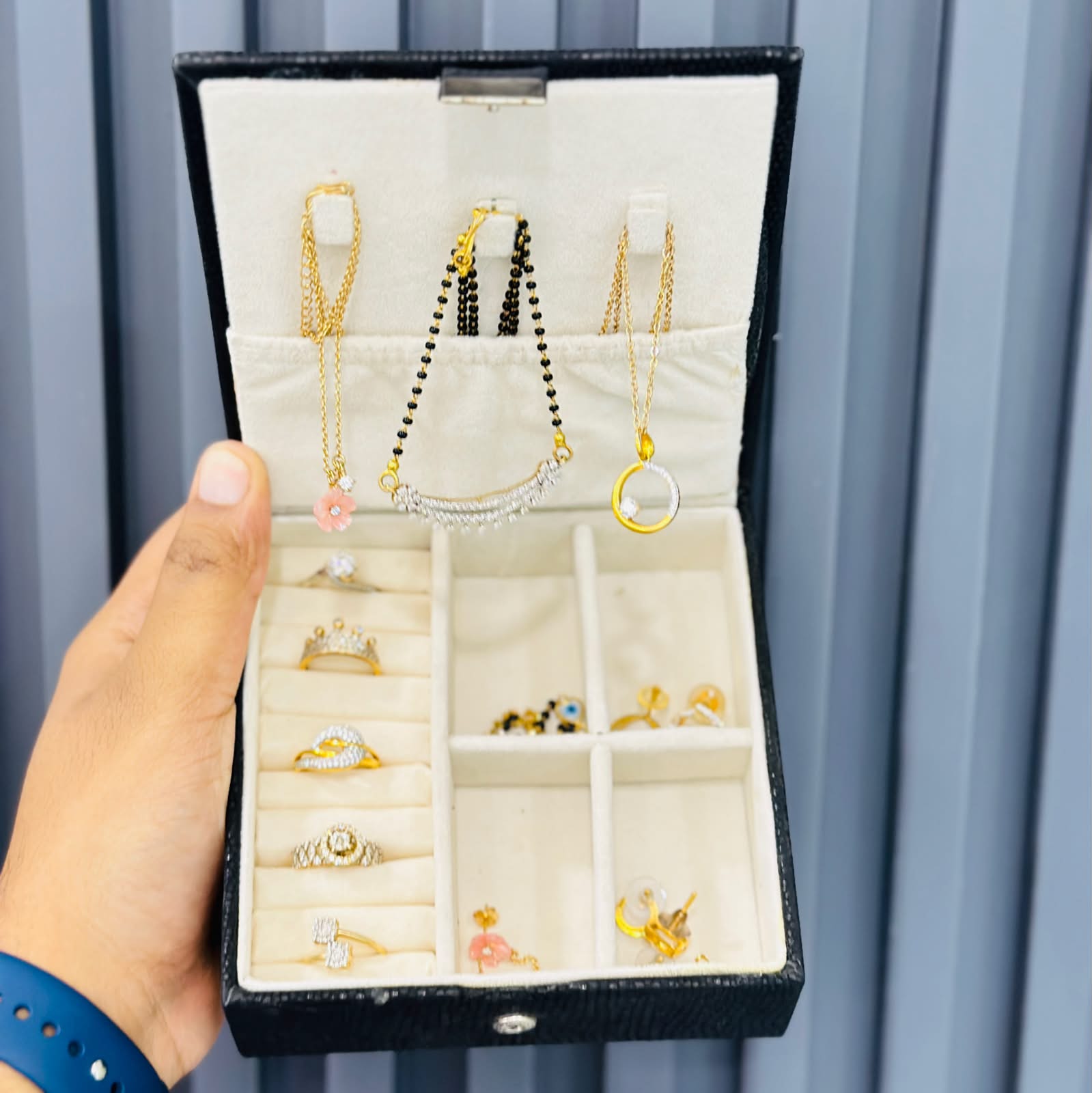 Premium Leatherite Jewellery Box – Elegant. Spacious. Organised.