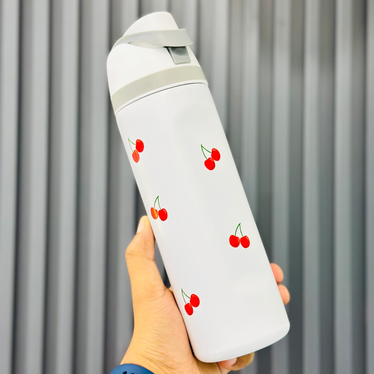 750 ml Owala Style Sipper Bottle – Smart. Stylish. Everyday Ready.