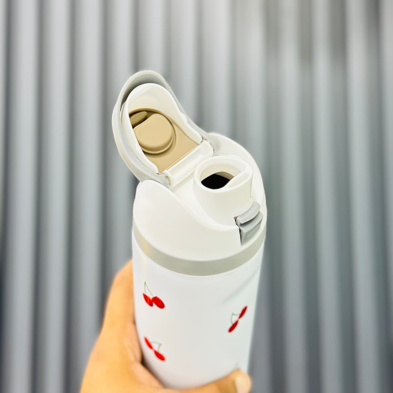 750 ml Owala Style Sipper Bottle – Smart. Stylish. Everyday Ready.