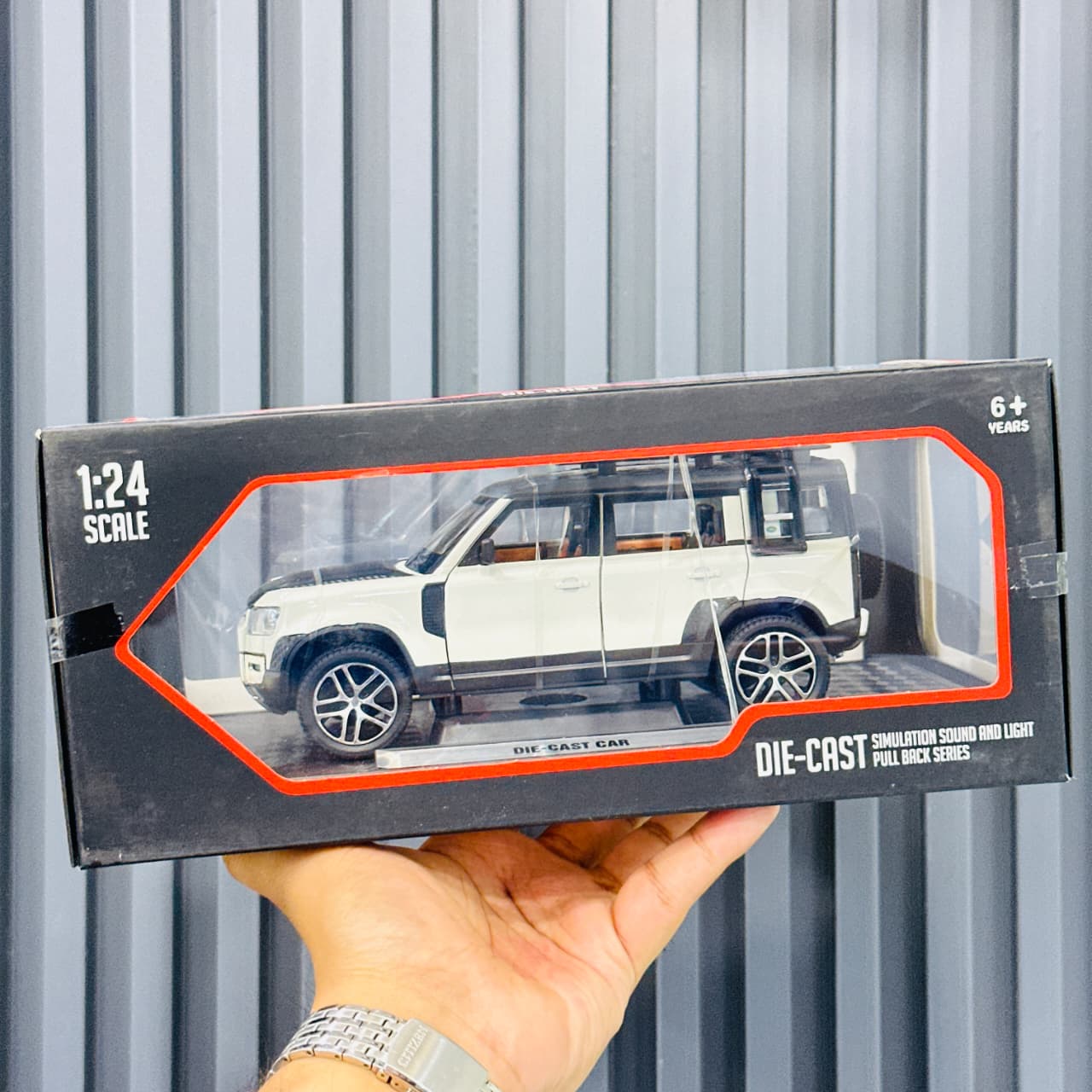 1:24 Defender Metal Die-Cast Model – Premium. Realistic. Collector’s Edition.