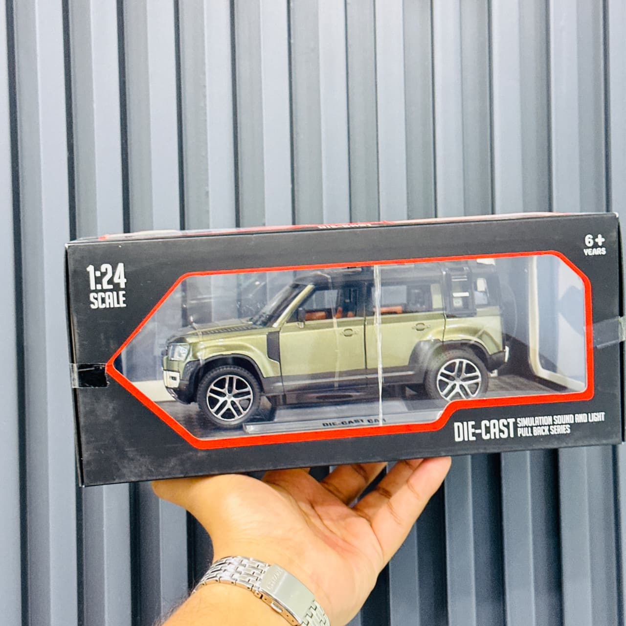 1:24 Defender Metal Die-Cast Model – Premium. Realistic. Collector’s Edition.