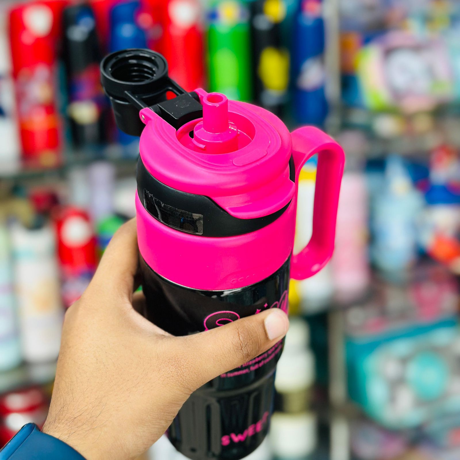 780 ml Stainless Steel Tumbler – Versatile. Insulated. Everyday Ready.